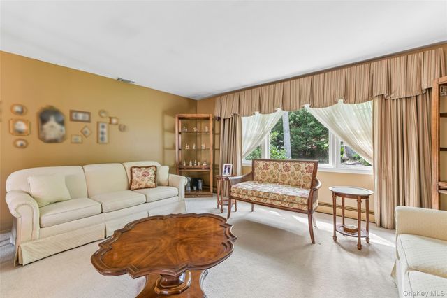 14 Mont Avenue, Dix Hills, NY 11746