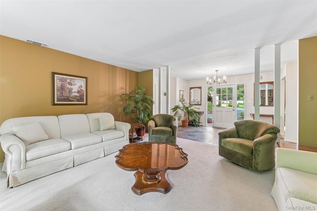 14 Mont Avenue, Dix Hills, NY 11746