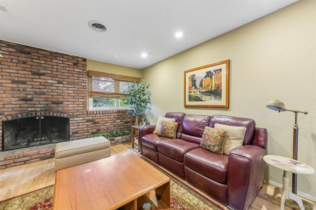 14 Mont Avenue, Dix Hills, NY 11746