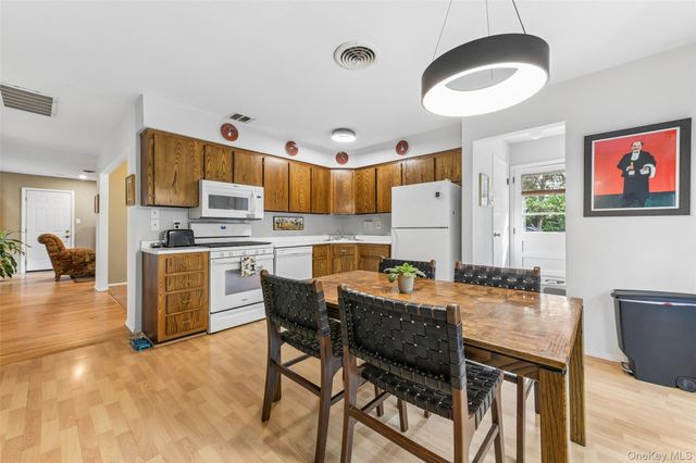 14 Mont Avenue, Dix Hills, NY 11746
