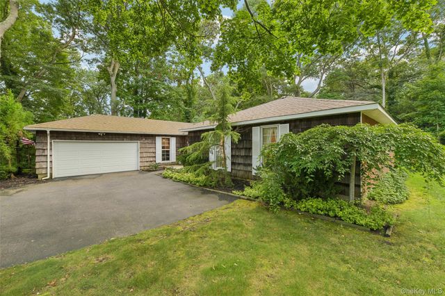 14 Mont Avenue, Dix Hills, NY 11746
