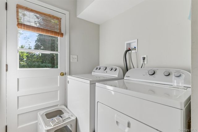 14 Mont Avenue, Dix Hills, NY 11746