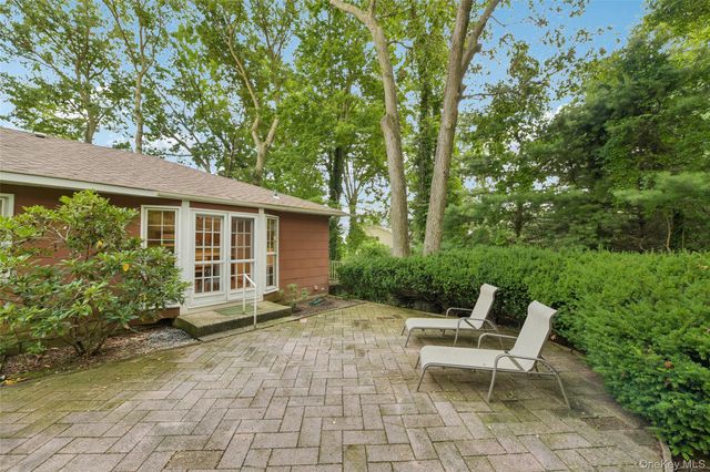 14 Mont Avenue, Dix Hills, NY 11746