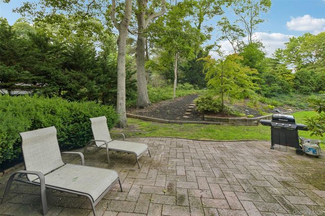 14 Mont Avenue, Dix Hills, NY 11746