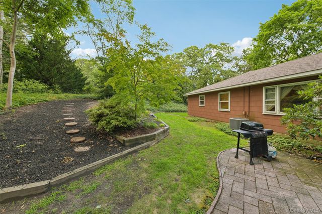 14 Mont Avenue, Dix Hills, NY 11746