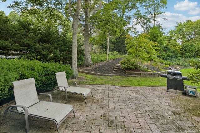 14 Mont Avenue, Dix Hills, NY 11746