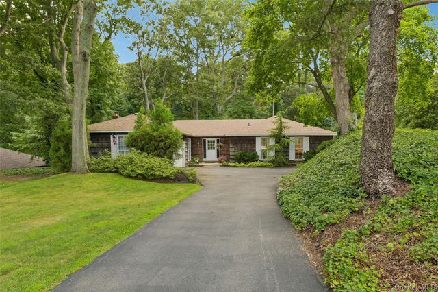 14 Mont Avenue, Dix Hills, NY 11746