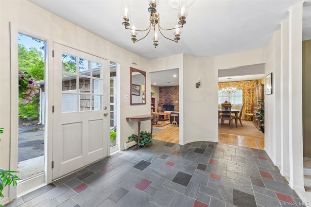 14 Mont Avenue, Dix Hills, NY 11746