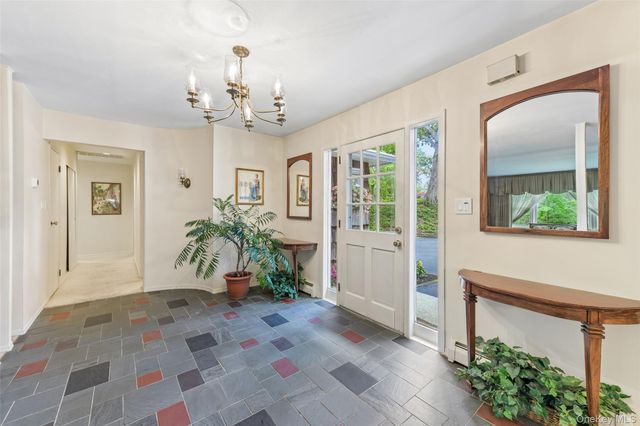 14 Mont Avenue, Dix Hills, NY 11746