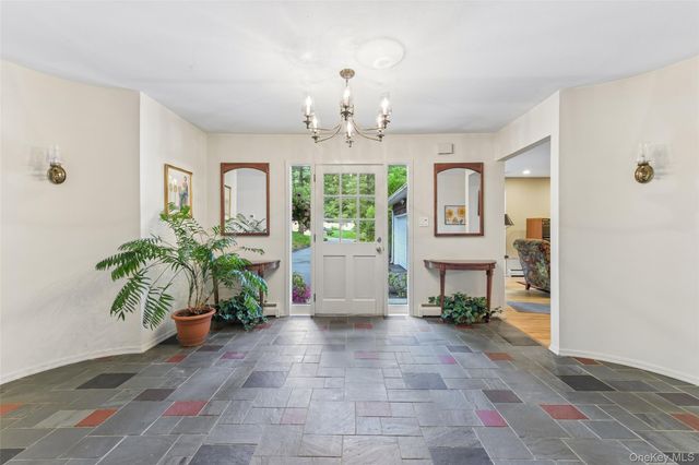 14 Mont Avenue, Dix Hills, NY 11746