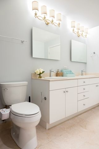 8 E RANDOLPH Street 3208, Chicago, IL 60601