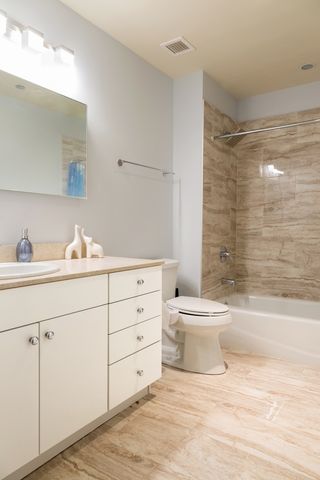 8 E RANDOLPH Street 3208, Chicago, IL 60601