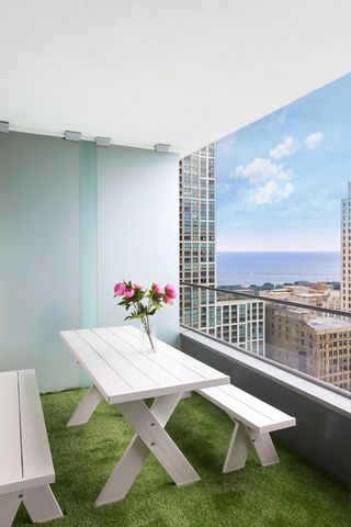 8 E RANDOLPH Street 3208, Chicago, IL 60601
