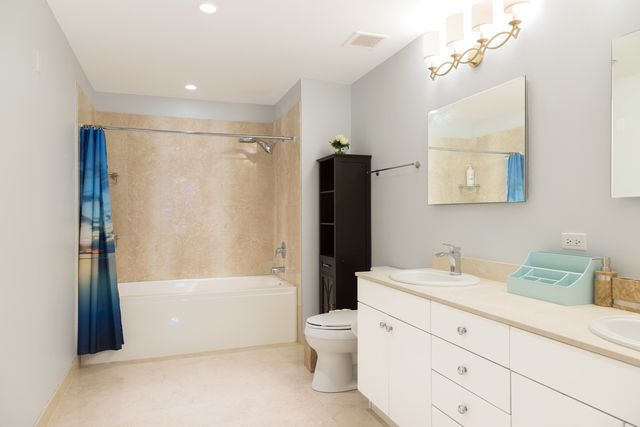 8 E RANDOLPH Street 3208, Chicago, IL 60601