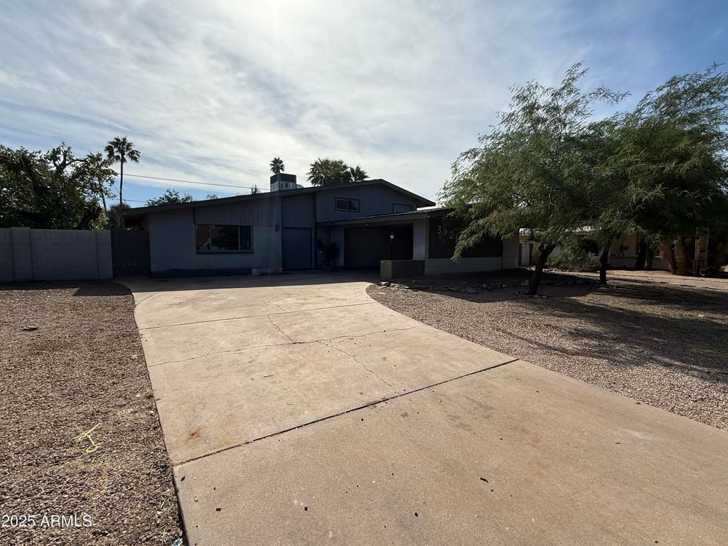 3921 E Sahuaro Drive, Phoenix, AZ 85028
