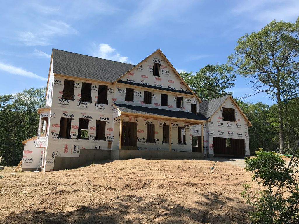 39 Jerome Avenue, Burlington, CT 06013