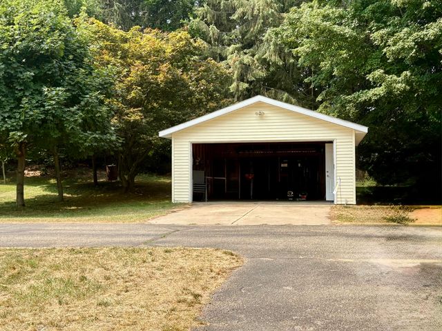 8980 Loveless Drive Ne, Courtland Twp, MI 49341