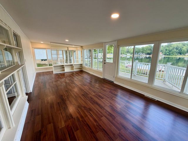 8980 Loveless Drive Ne, Courtland Twp, MI 49341