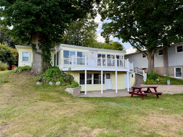 8980 Loveless Drive Ne, Courtland Twp, MI 49341