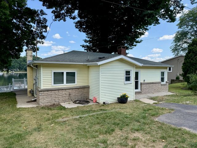 8980 Loveless Drive Ne, Courtland Twp, MI 49341