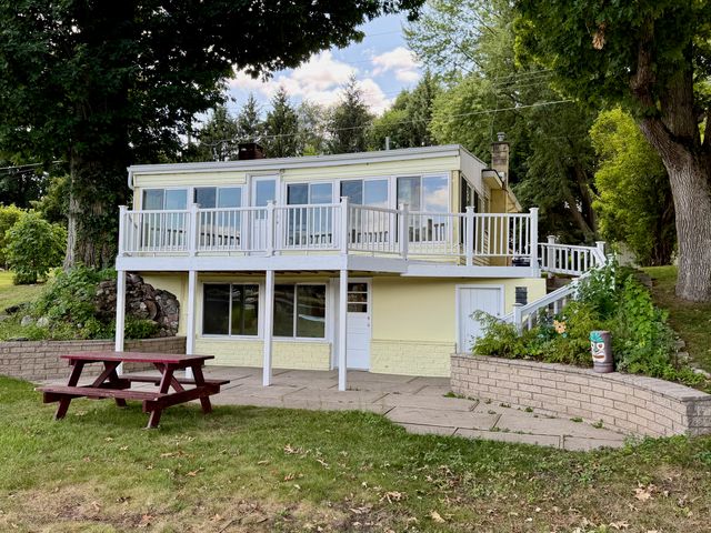 8980 Loveless Drive Ne, Courtland Twp, MI 49341