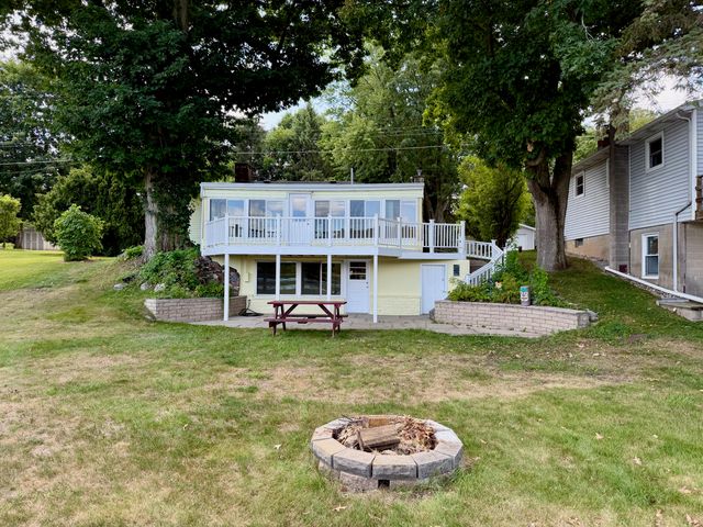 8980 Loveless Drive Ne, Courtland Twp, MI 49341