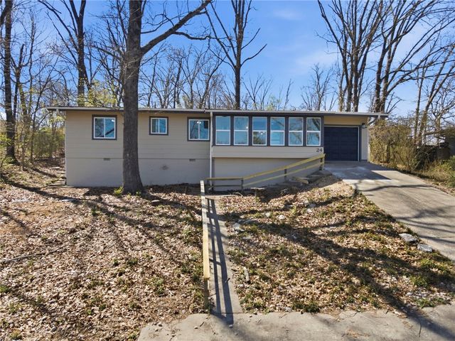 24 Tamworth Circle, Bella Vista, AR 72715