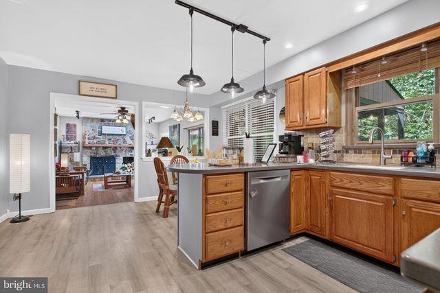 4 SEABURY, Downingtown, PA 19335