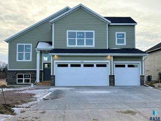 5929 S Coneflower Ave Avenue, Sioux Falls, SD 57108