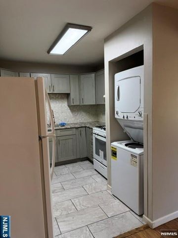 33 Henry Place B4, Hackensack, NJ 07601