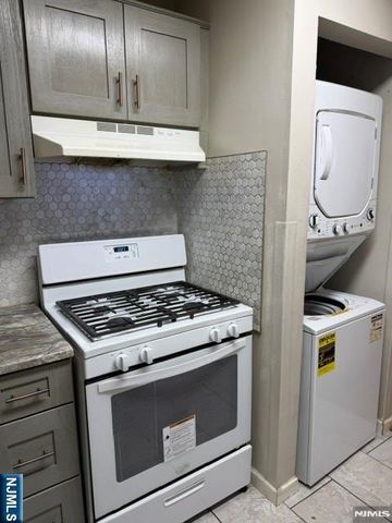 33 Henry Place B4, Hackensack, NJ 07601