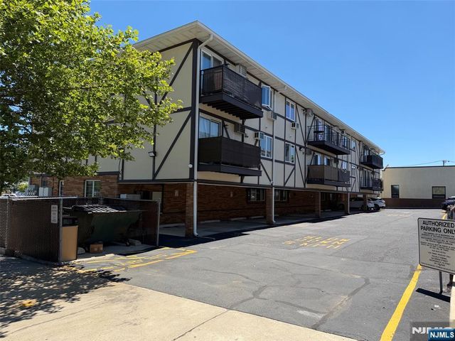 33 Henry Place B4, Hackensack, NJ 07601