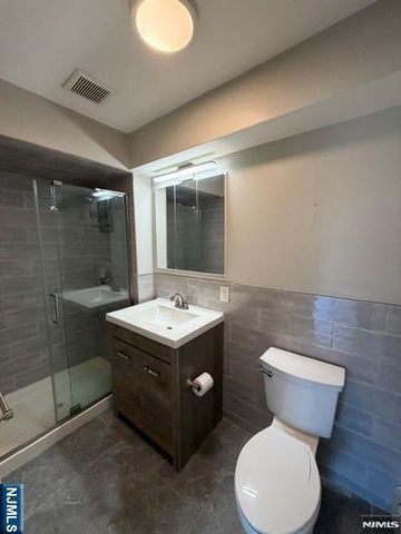33 Henry Place B4, Hackensack, NJ 07601