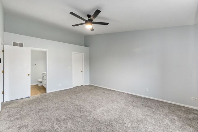 199 N Oakhurst Drive N 199, Aurora, IL 60504