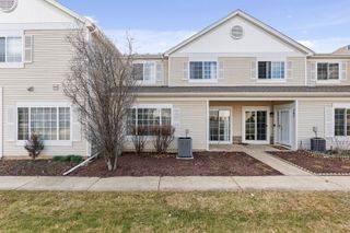 199 N Oakhurst Drive N 199, Aurora, IL 60504