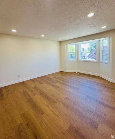 5906 W PLUMBAGO AVE, Kearns, UT 84118
