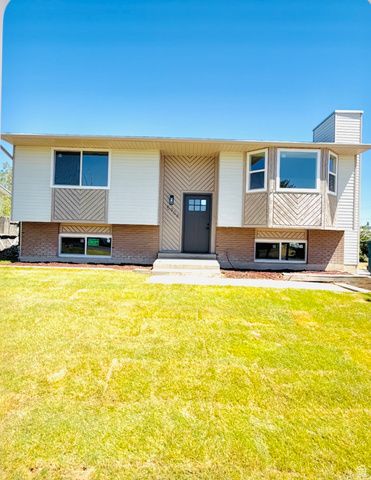 5906 W PLUMBAGO AVE, Kearns, UT 84118
