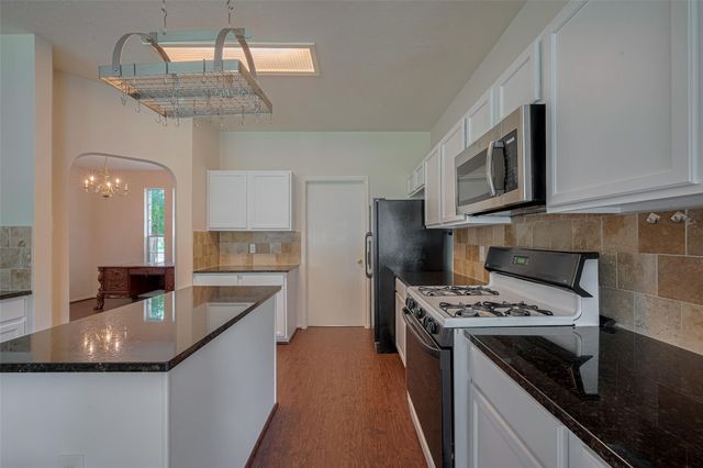 619 Bending Bough Dr, Spring, TX 77388