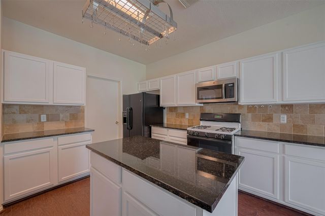 619 Bending Bough Dr, Spring, TX 77388