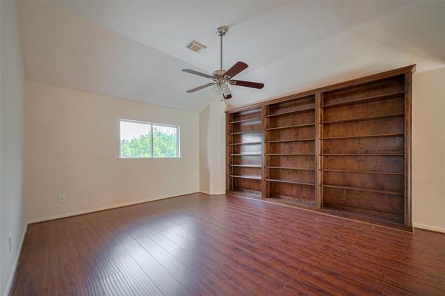 619 Bending Bough Dr, Spring, TX 77388