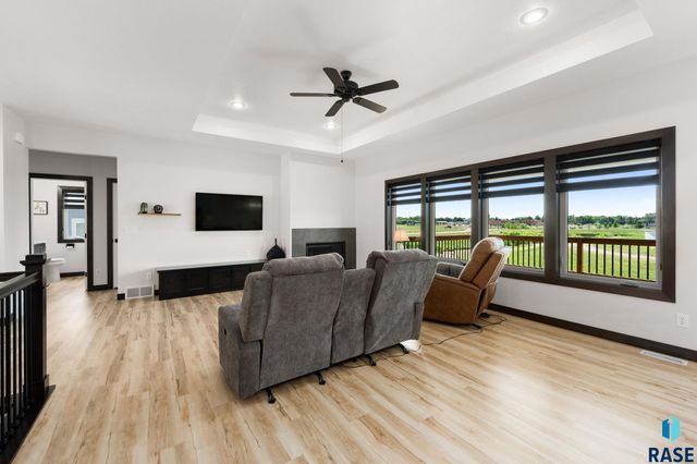 113 Central Park Ct Court, Harrisburg, SD 57032
