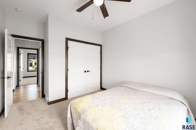 113 Central Park Ct Court, Harrisburg, SD 57032