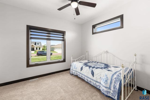 113 Central Park Ct Court, Harrisburg, SD 57032
