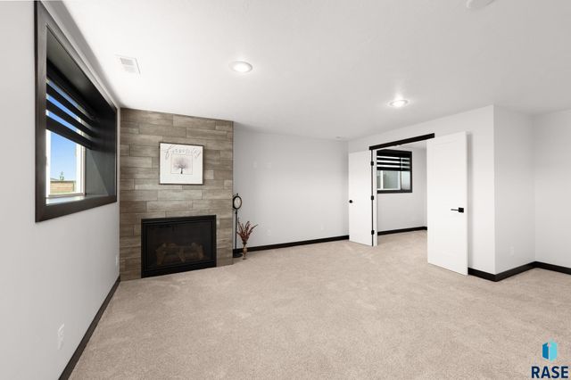 113 Central Park Ct Court, Harrisburg, SD 57032