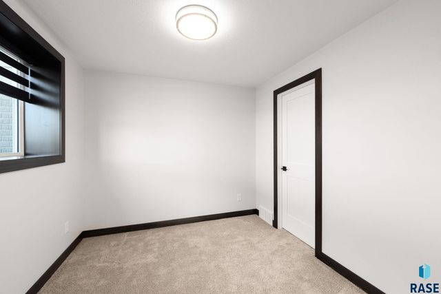 113 Central Park Ct Court, Harrisburg, SD 57032
