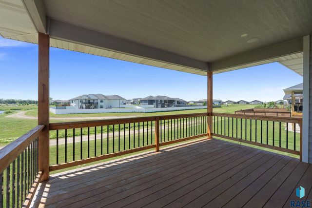 113 Central Park Ct Court, Harrisburg, SD 57032