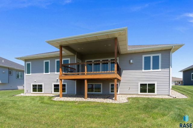 113 Central Park Ct Court, Harrisburg, SD 57032
