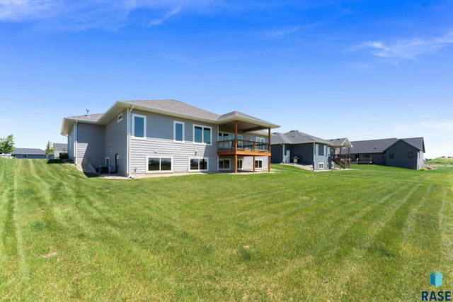 113 Central Park Ct Court, Harrisburg, SD 57032