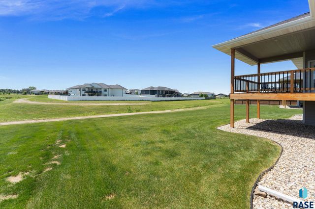 113 Central Park Ct Court, Harrisburg, SD 57032