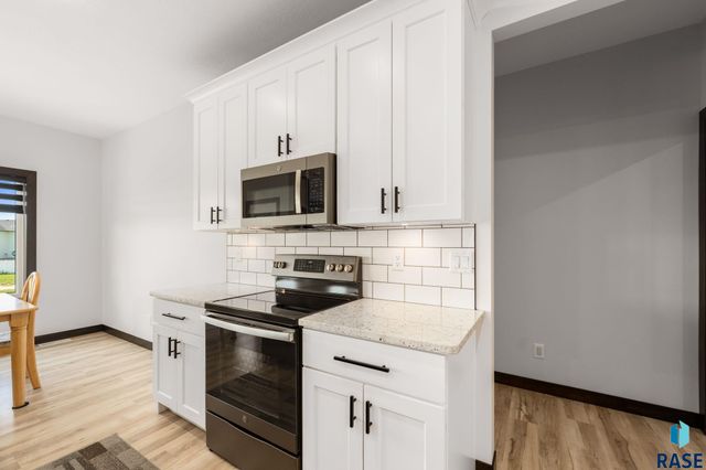 113 Central Park Ct Court, Harrisburg, SD 57032